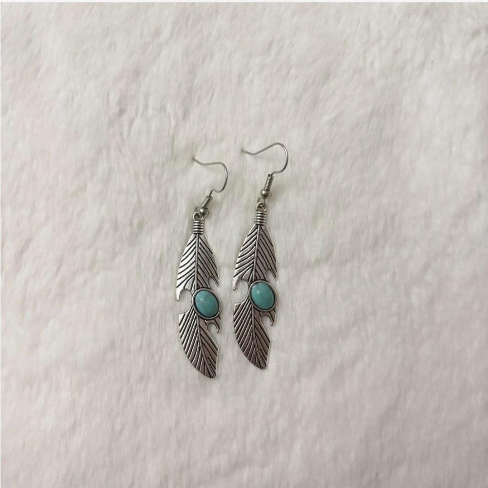 5/$15 🩷 MUST BUNDLE Silver Feather Dangle Earrings with Turquoise Stone - Picture 2 of 4